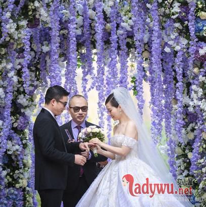 张靓颖冯轲结婚伴娘都有谁