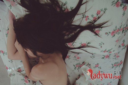 唯美人物意境图片_我只有笑的很欢,忧伤才不会被看穿