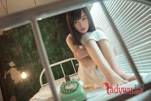 对你的追逐显得苍白无力_唯美图片