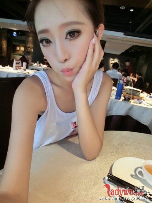 恨一个人要比爱一个人付出更多的感情_非主流美女
