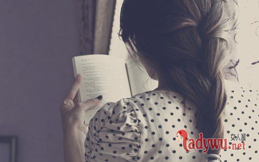 唯美欧美美女背影图_一个人的时候 才能更感受到寂寞