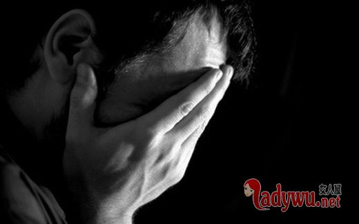 男生流泪伤感的图片_破碎的回忆 抒写一段破碎的青春