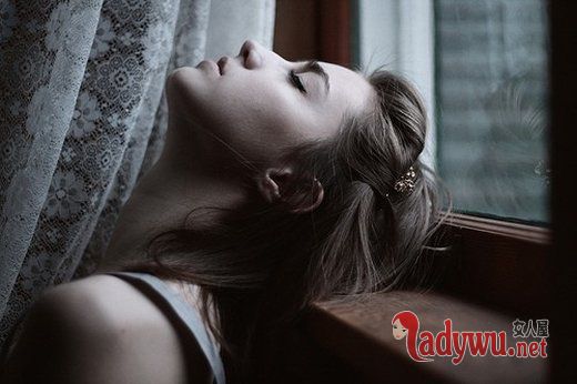触摸不到的你 无法拥在臂弯里_伤感图片