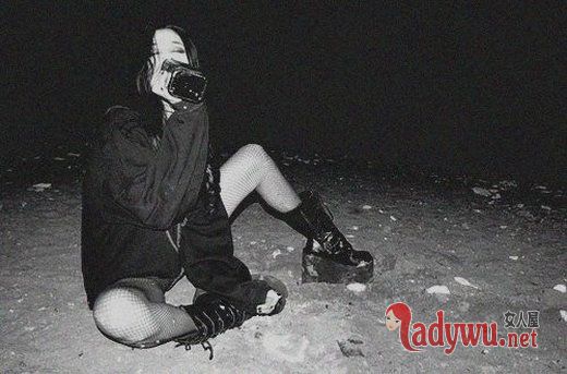 我发现 你的世界真的不缺我一个_黑色图片