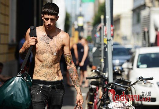 欧美刺青男图_不需要多说明 我有多爱你