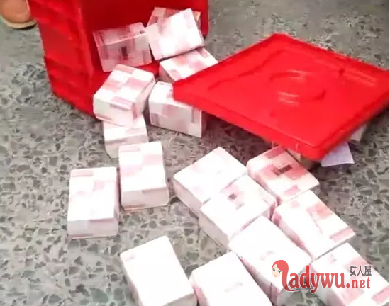运钞车掉200万