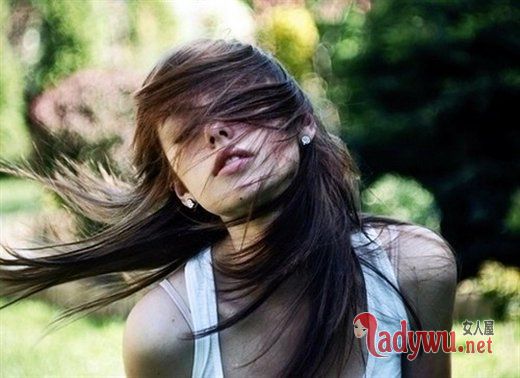 闭眼聆听的图片_有时候我们真的需要静一静_feizl.com