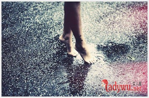 雨的图片_别人等送伞 我却等雨停
