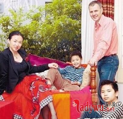 金星老公和孩子图片 金星的孩子近况三个孩子都是领养的最新照片