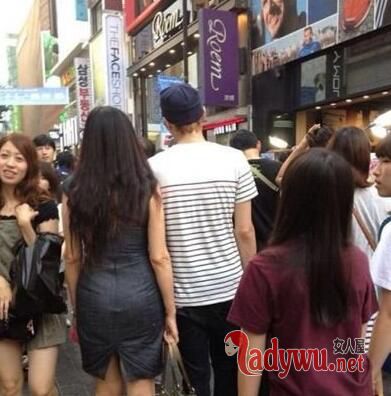 吴亦凡妈妈近照竟然是这样的颜值高到底是怎么回事,吴亦凡妈妈近照竟然是这样的颜值高事件是真的吗,吴亦凡妈妈近照竟然是这样的颜值高是什么意思,吴亦凡妈妈近照竟然是这样的颜值高最新进展,吴亦凡妈妈近照竟然是这样的颜值高事件最新消息