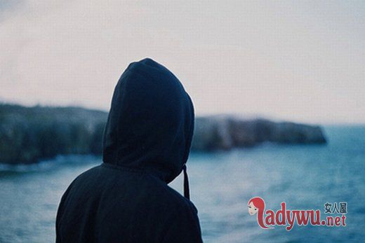 意境伤感孤独美图_强迫自己每天少一点想起你