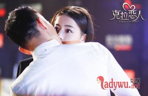 迪丽热巴与罗晋接吻