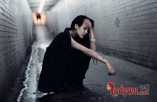 女人伤感的图片_一首悲伤的歌要唱多少遍