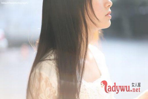 女人伤感的图片_一首悲伤的歌要唱多少遍