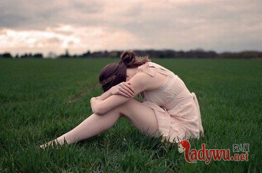 女人伤感的图片_一首悲伤的歌要唱多少遍