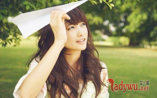 安静美女侧脸图片_我路过你的身旁 你却留在了我的心里