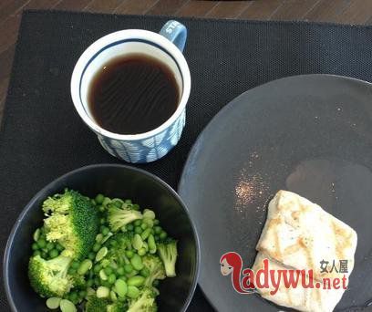 陈妍希晒午餐挽形象 仅以青菜豆腐花椰菜果腹