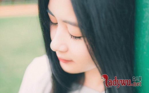 女生侧颜图片唯美_最暗的夜 才会看见最美的星光