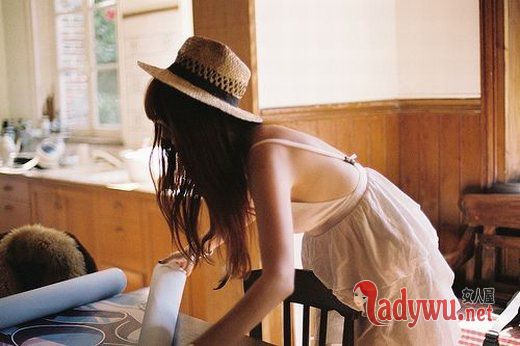 内心寂寞的女生图片_你的热情变成了无动于衷