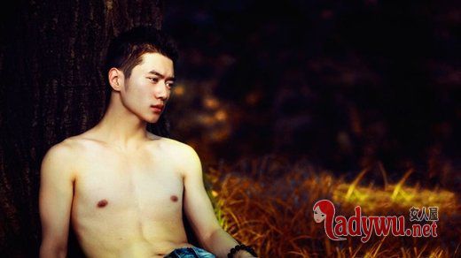 男生图片孤独_避免听谎言最好的方法是别过问