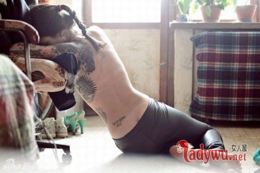 女生性感带纹身图片_向日葵如何仰望她的爱