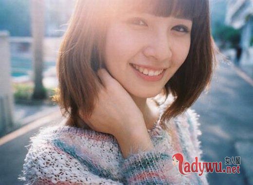 充满阳光笑容的女生图片_没了当初的那般热情