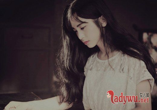女人伤悲离爱情图片_因为终于有一个人可以替代你的位置