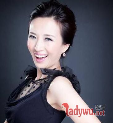孙艺洲的老婆笑颜如花