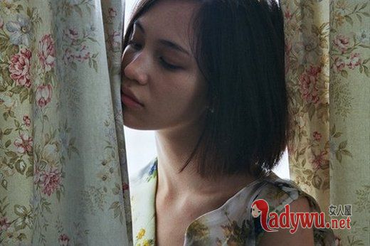 时间失去了平衡点 我的世界只剩下昨天_伤感图片