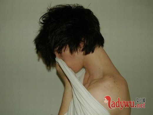 时间失去了平衡点 我的世界只剩下昨天_伤感图片