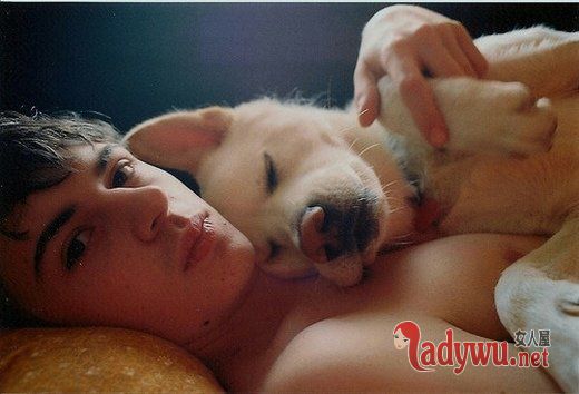 安安静静的男生图片_孤单的气氛 我却一直还在等_feizl.com