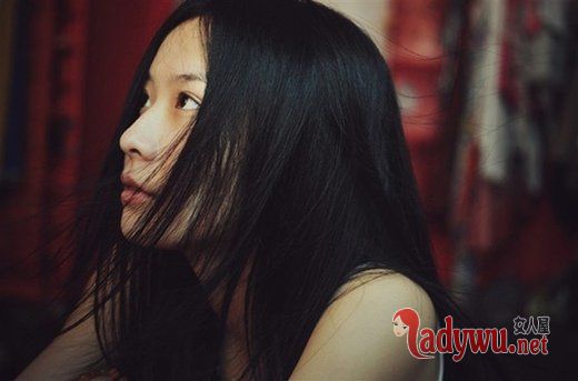 你并不在意 站在那个地方的我有多孤独_伤感图片