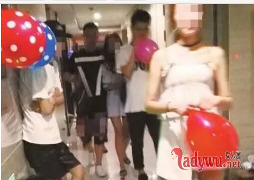 女子吸嗨气球发疯 不是毒品竟是