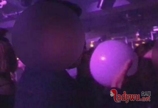 女子吸嗨气球发疯 与毒品无异也容易让人上瘾不宜吸食过多