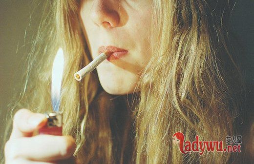 颓废女生图片_曾经呆立到夜深 在故事里自刎