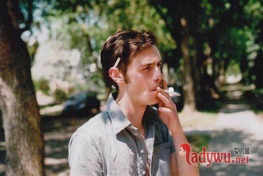 寂寞图片男生 男寂寞图片大全图片_左手握空气 右手握痴心