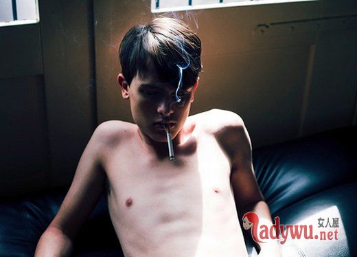 寂寞图片男生 男寂寞图片大全图片_左手握空气 右手握痴心