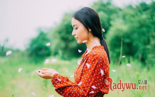 悲伤文艺的图片_既然还有爱 为何你不说出来