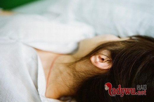 伤感落寞女生图_有骨气你就放开手吧