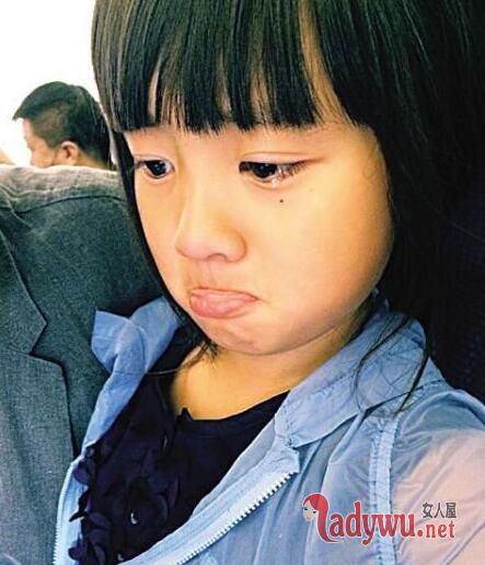 孙莉晒女儿挨批落泪