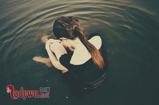 孤独女生的图片_关于我们 你觉得遗憾吗