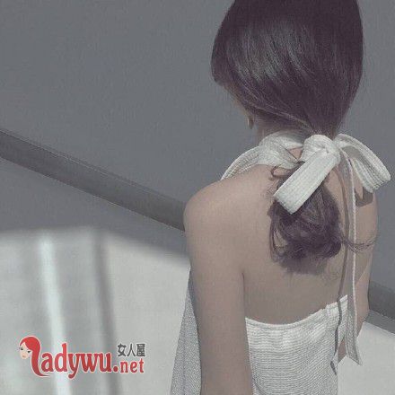美女黑白冷漠照片_我不曾拥有你 而你却拥有了我的所有