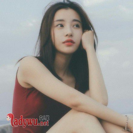 美女黑白冷漠照片_我不曾拥有你 而你却拥有了我的所有