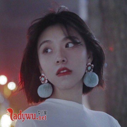 美女黑白冷漠照片_我不曾拥有你 而你却拥有了我的所有