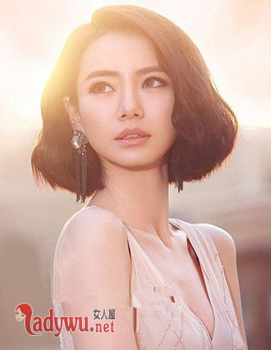 戚薇时尚短发发型 短发也可以女王范