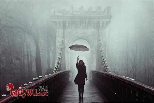 唯美意境打伞图片_无人与我写长信 无人为我放烟火