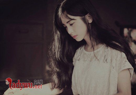 女人伤悲离爱情图片_因为终于有一个人可以替代你的位置