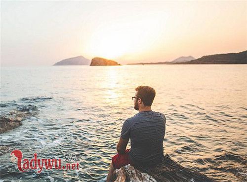 白羊男出轨的表现