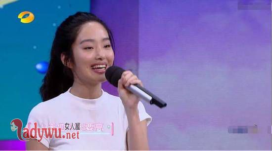 快乐大本营芳华四美唱的什么歌