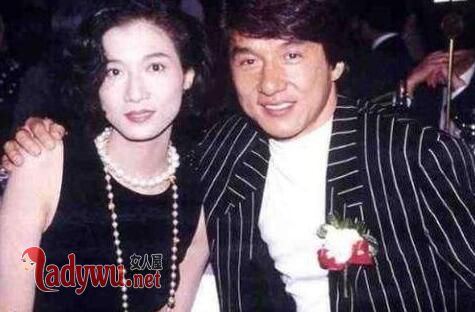 成龙的女儿为什么姓吴
